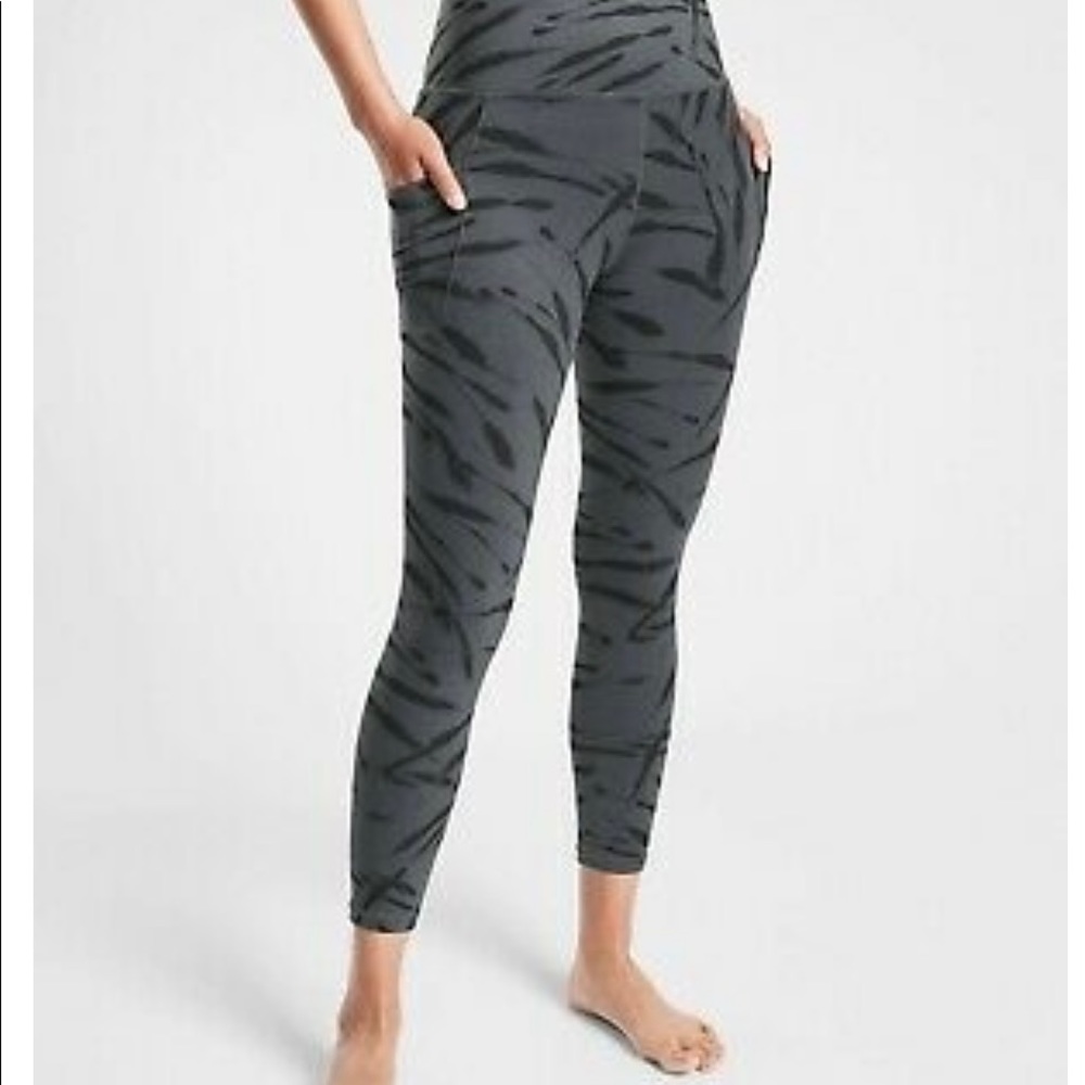 Athleta salutation stash pocket II 7/8 tight sz LT